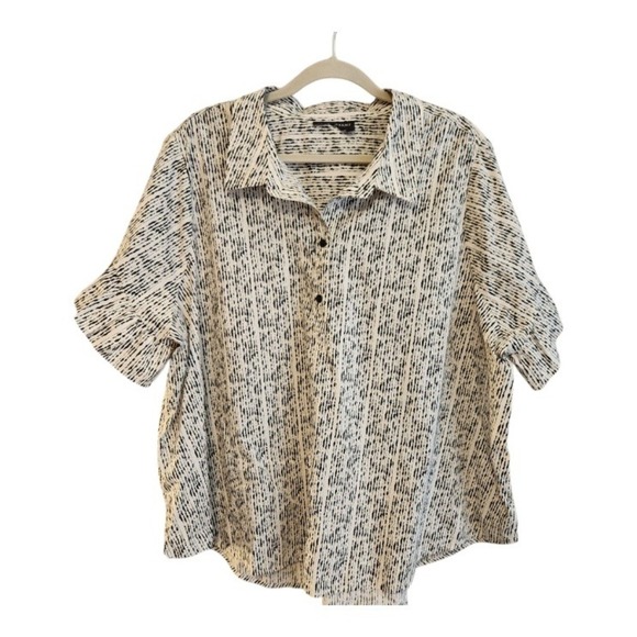 Lane Bryant Tops - Lane Bryant Short Sleeve Cream & White Blouse